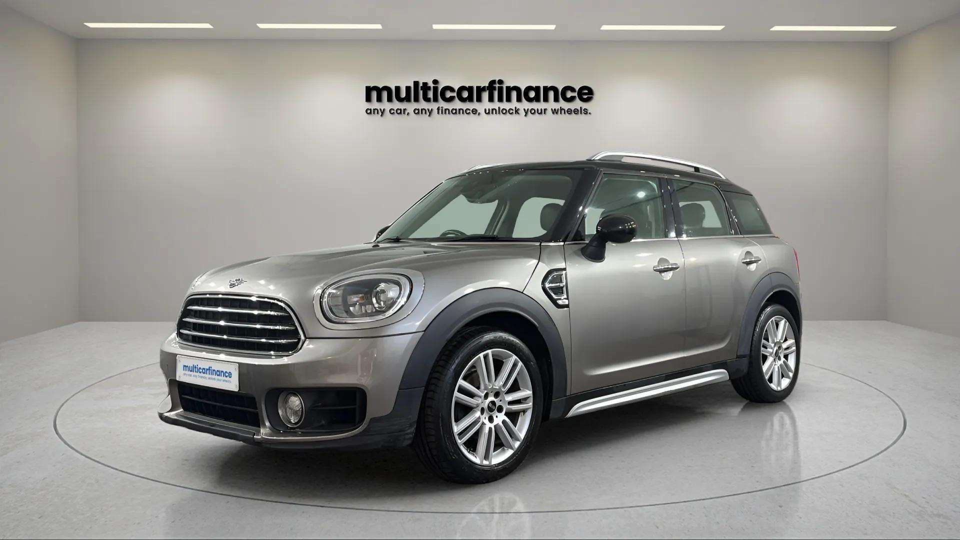 MINI Countryman 2018 front three-quarter
