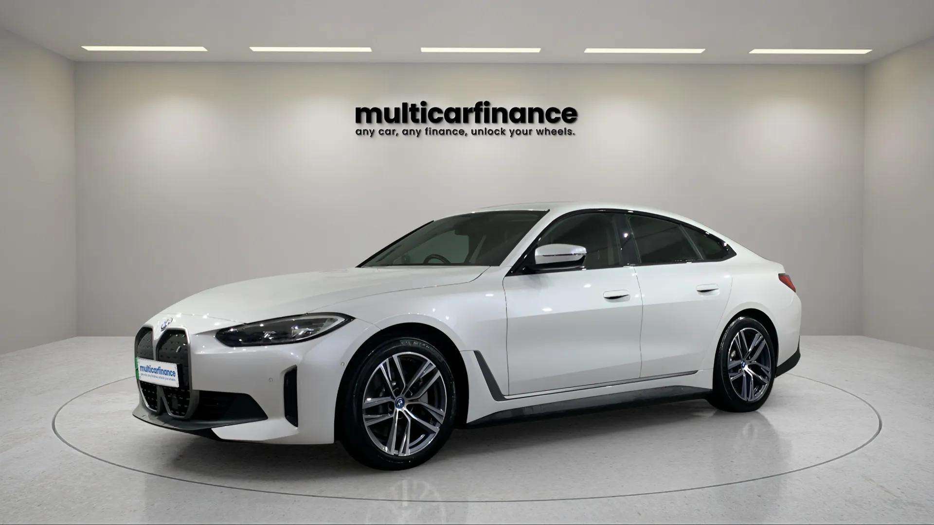 BMW i4 2022 front three-quarter