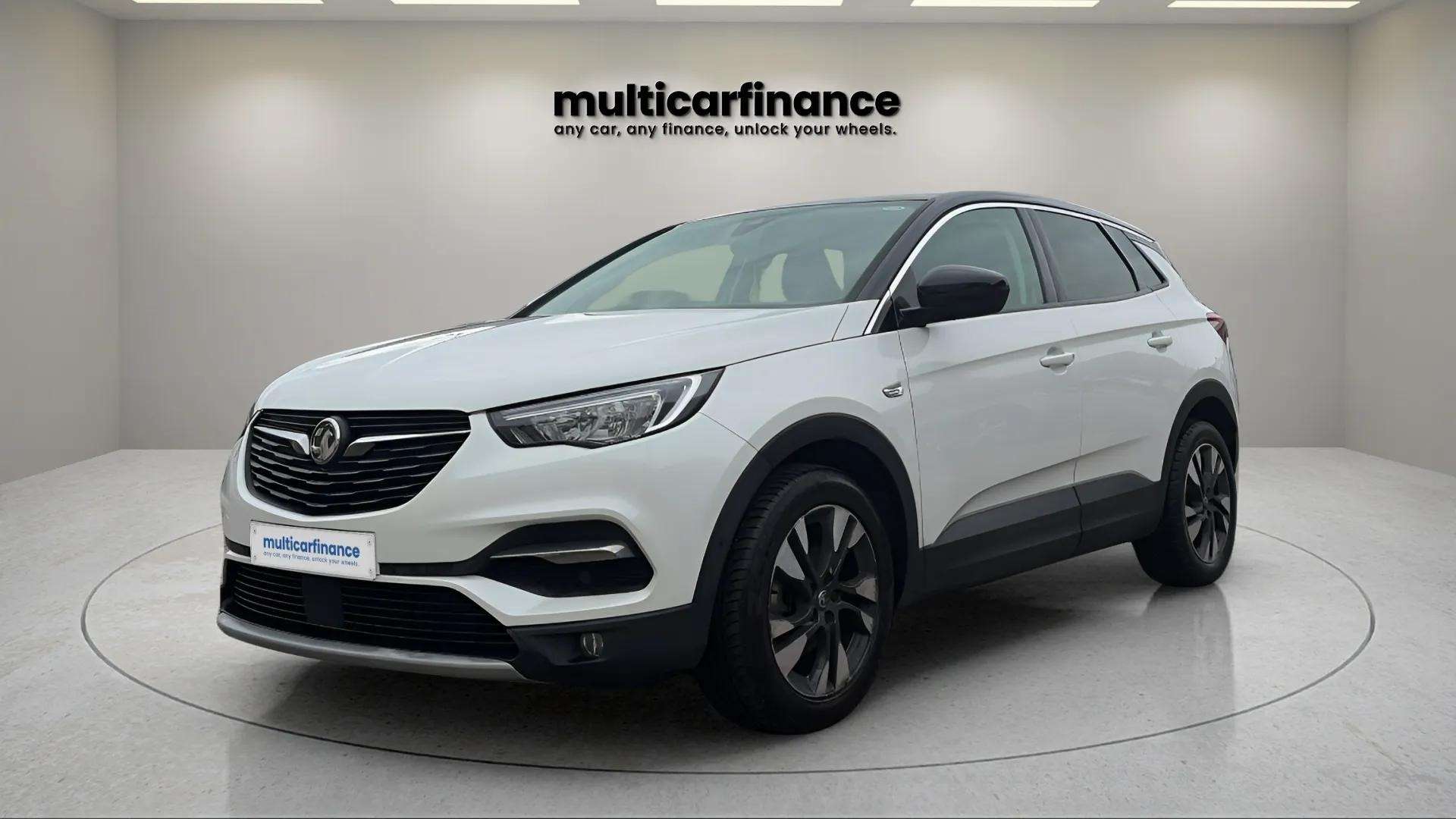 Vauxhall Grandland X 2020 white SUV front three-quarter