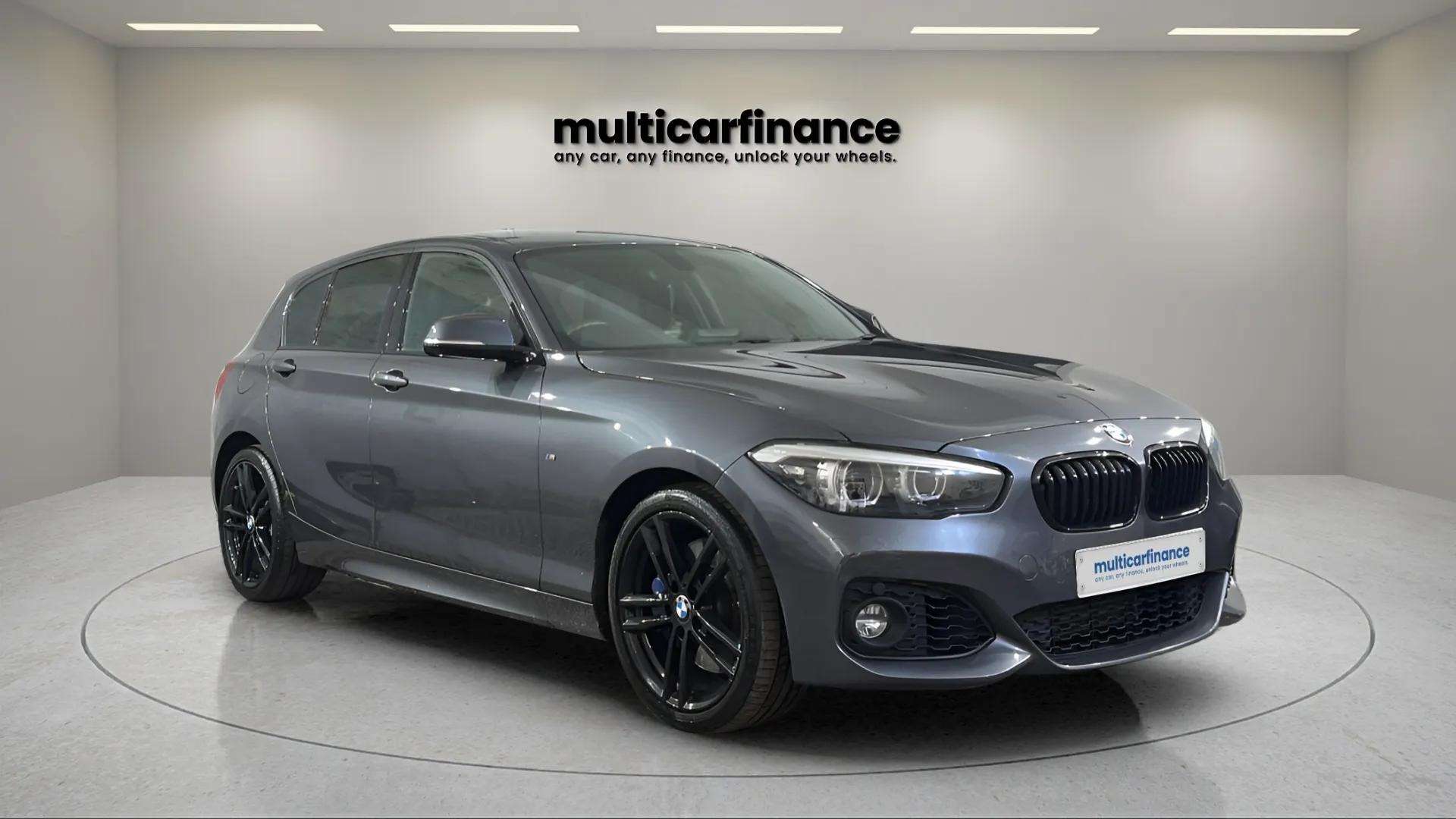 BMW 1 Series 2019 front three-quarter
