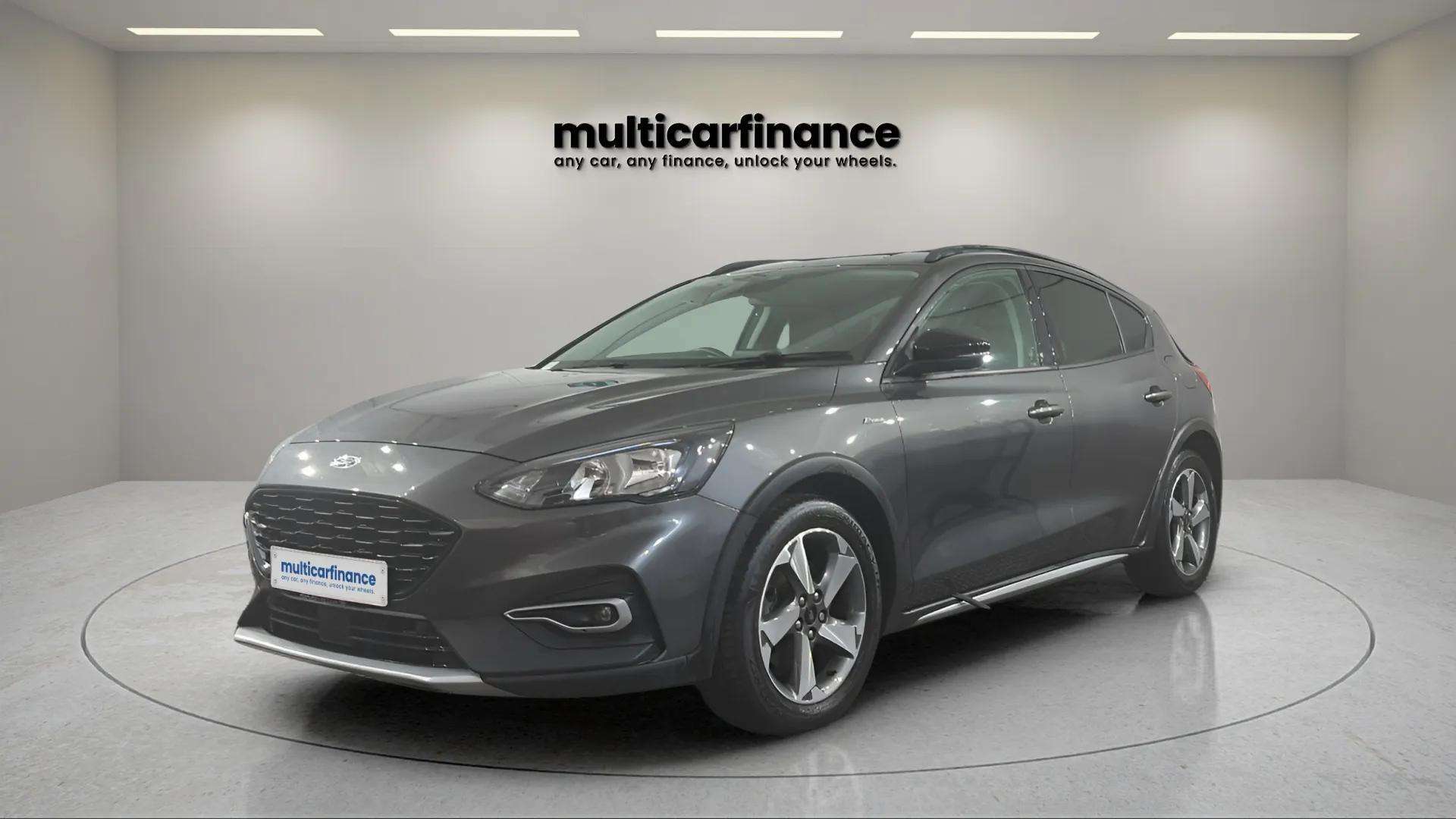 Ford Focus 2019 front three-quarter
