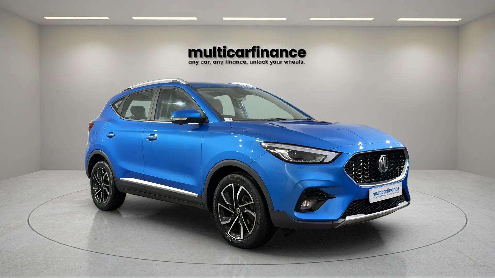 MG ZS 2022 blue SUV front three-quarter