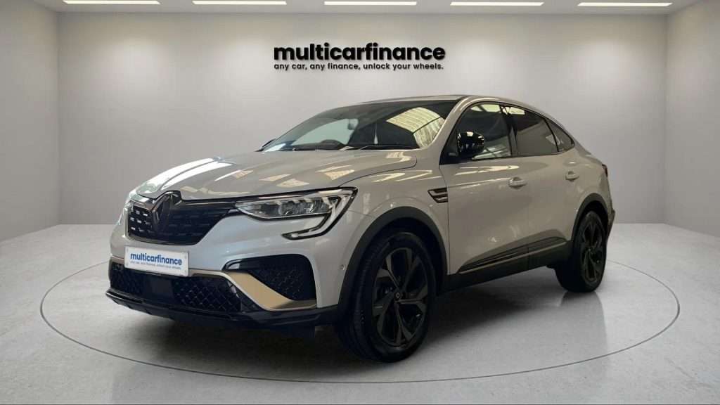 Renault Arkana 2023 front three-quarter