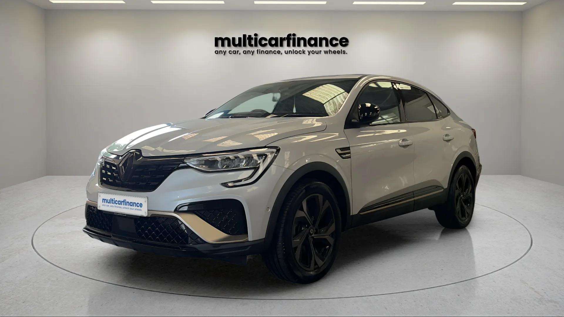 Renault Arkana 2023 front three-quarter
