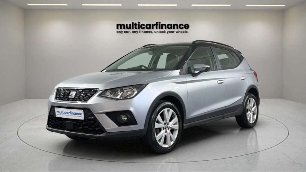 SEAT Arona 2018 front three-quarter