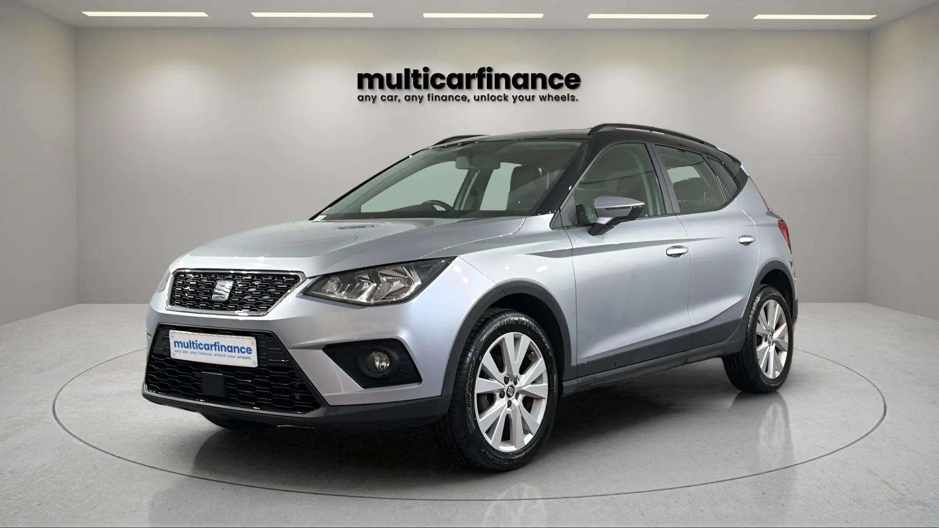 SEAT Arona 2018 front three-quarter
