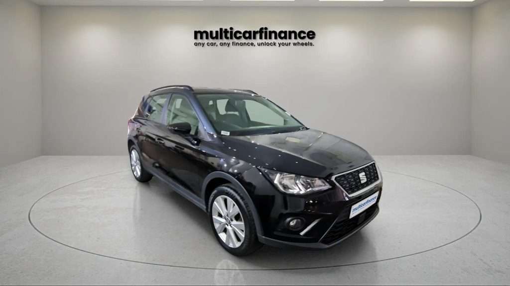 SEAT Arona 2019 front three-quarter